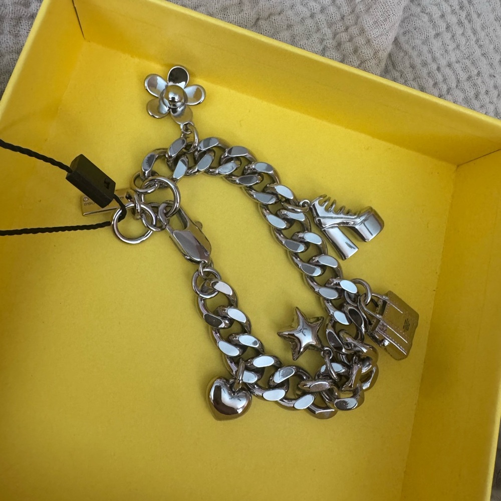 Marc Jacobs Silver Charm Bracelet with Flower, Star & Shoe Charms - Picture 4 of 7